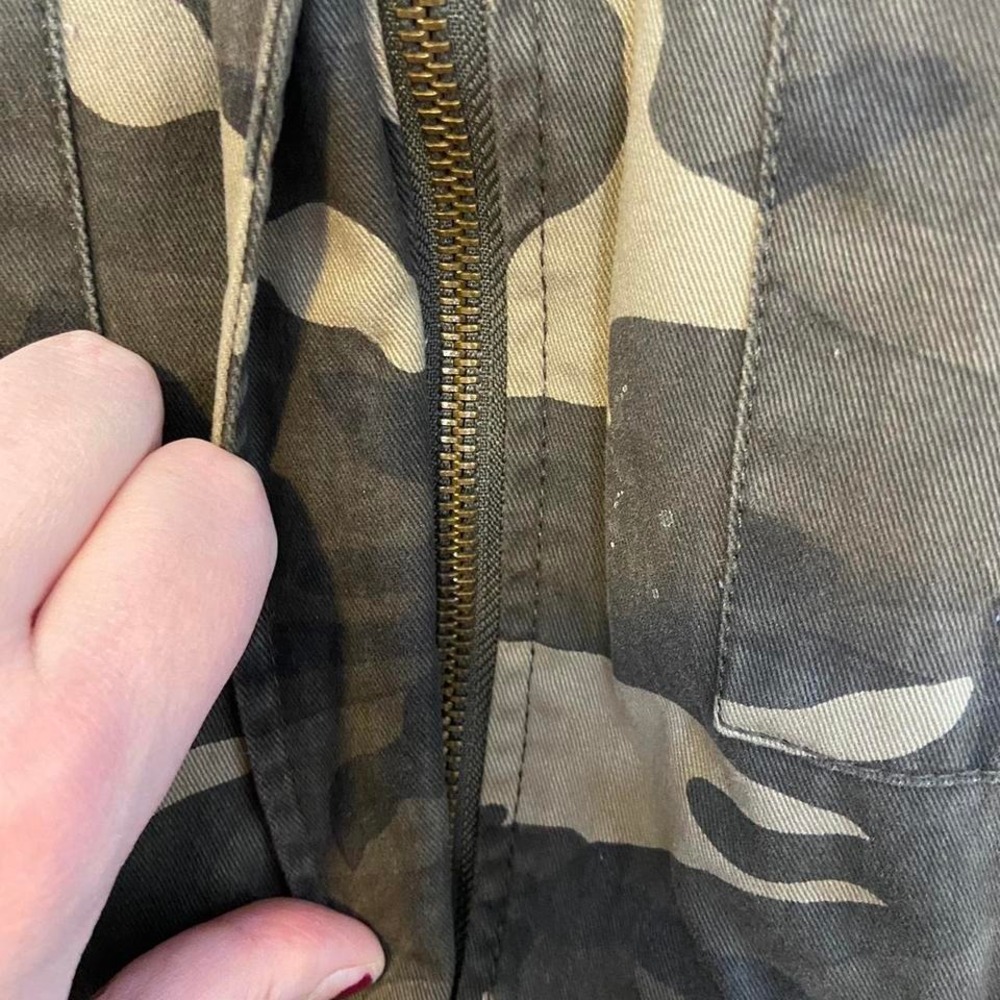 Forever 21 Camo Jacket w Rose Embroidery Size Small - Picture 8 of 8